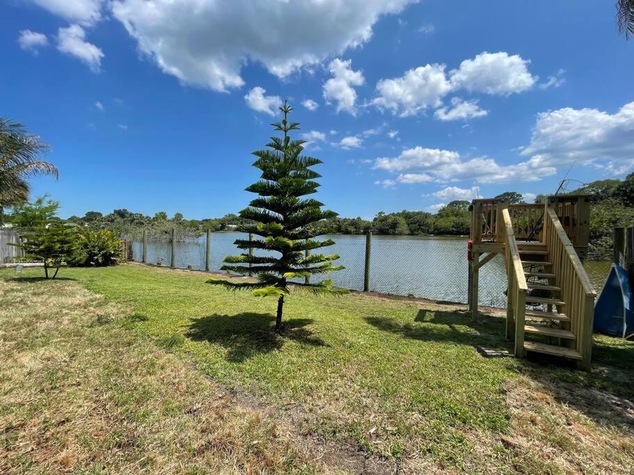 Merrit Island Waterfront House Lots Of Parking Villa Merritt Island Exterior foto